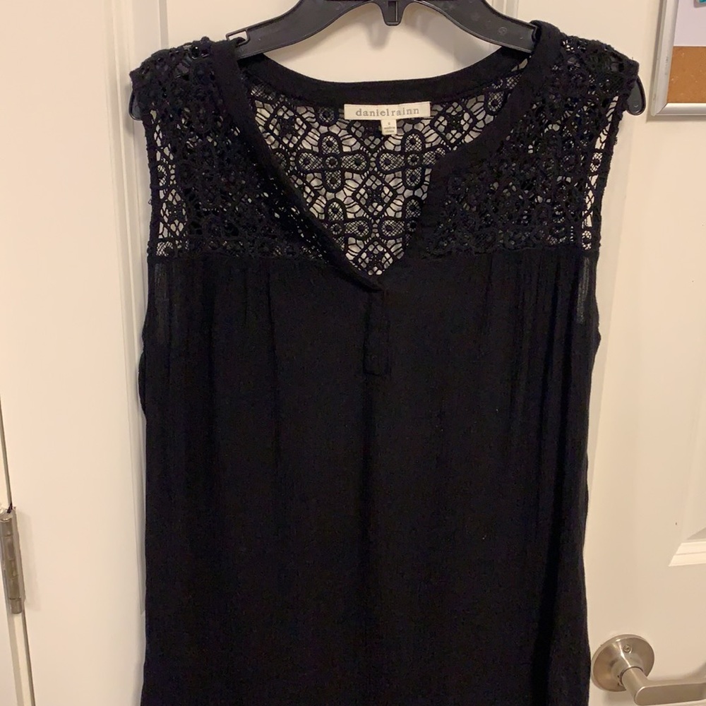 SM Daniel Rainn Black Short-Sleeved Blouse